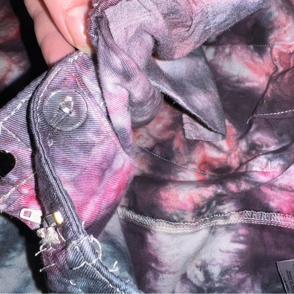 LAST CALL Classic Elements Red Black Tie Dye Cargo Capri Shorts Size L Petite - Picture 5 of 11